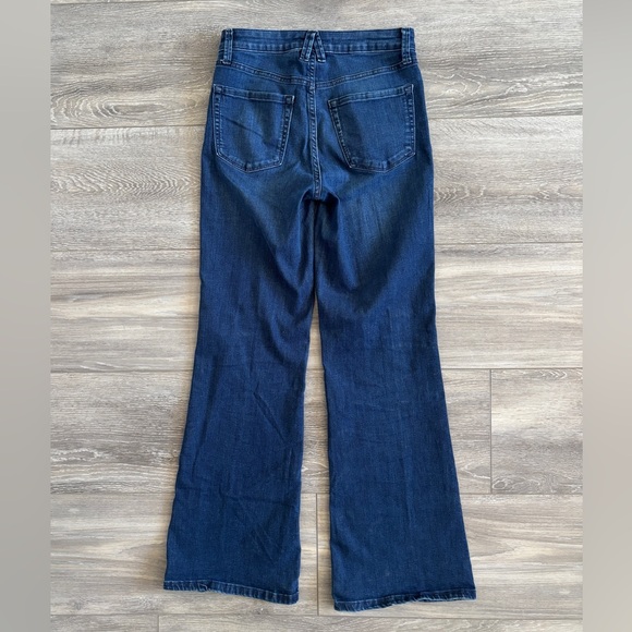 Lauren Conrad High Rise Flare Dark Wash Jeans Size 2 - Picture 8 of 8